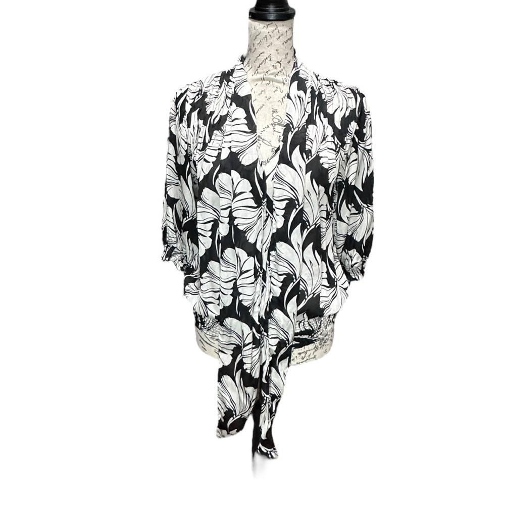 White House Black Market Black & White Floral Top Size XS
